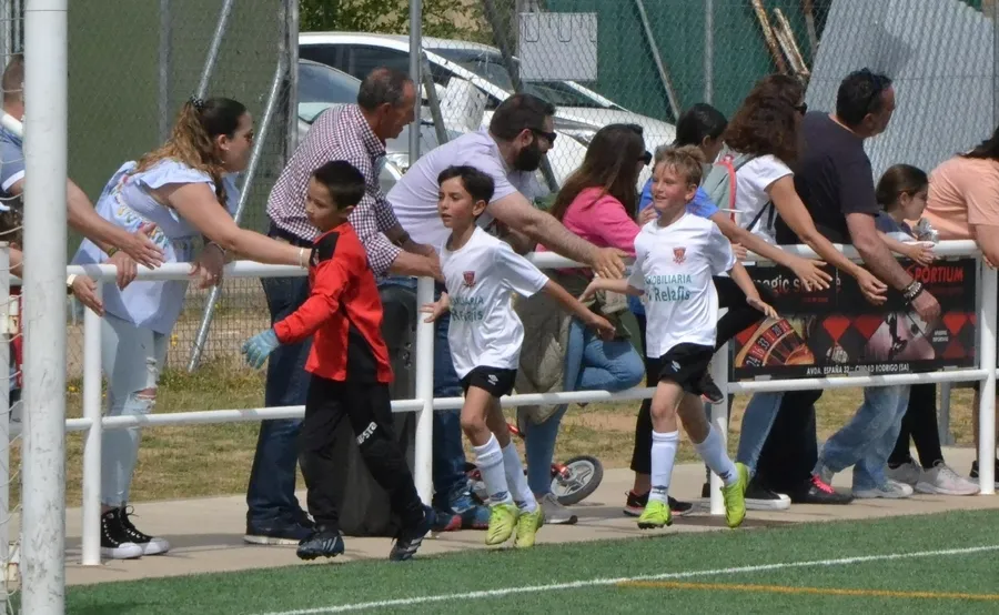 Foto 8 - El Benjam&iacute;n B logra la mayor goleada de la temporada en casa de un equipo del Ciudad Rodrigo CF