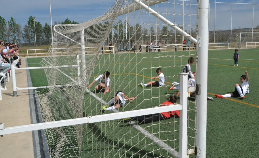 Foto 3 - El Benjamín B logra la mayor goleada de la temporada en casa de un equipo del Ciudad Rodrigo CF
