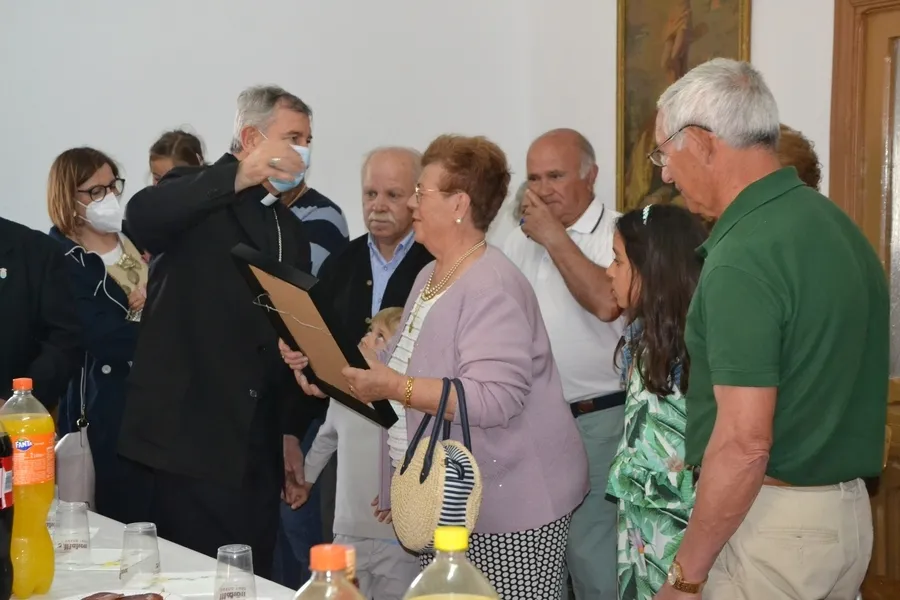 Foto 7 - Las &lsquo;fuerzas mayores&rsquo; de Ciudad Rodrigo, y hasta una charanga, acompa&ntilde;an a San Isidro en El Puente