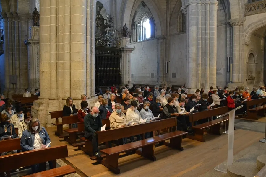 Foto 11 - El Arciprestazgo de Ciudad Rodrigo madruga para rezar el Rosario de la Aurora