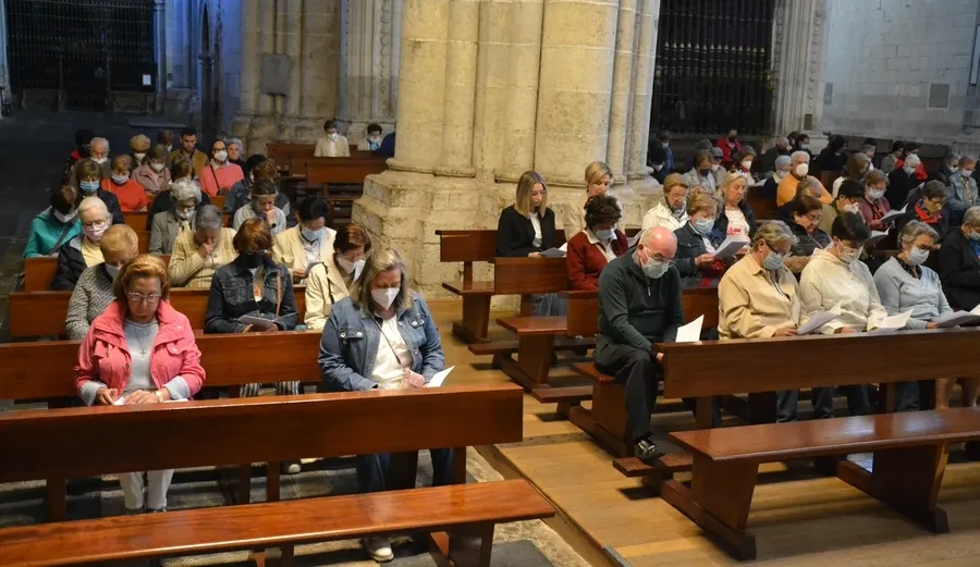 Foto 10 - El Arciprestazgo de Ciudad Rodrigo madruga para rezar el Rosario de la Aurora