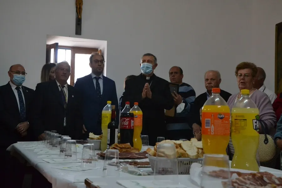 Foto 4 - Las &lsquo;fuerzas mayores&rsquo; de Ciudad Rodrigo, y hasta una charanga, acompa&ntilde;an a San Isidro en El Puente