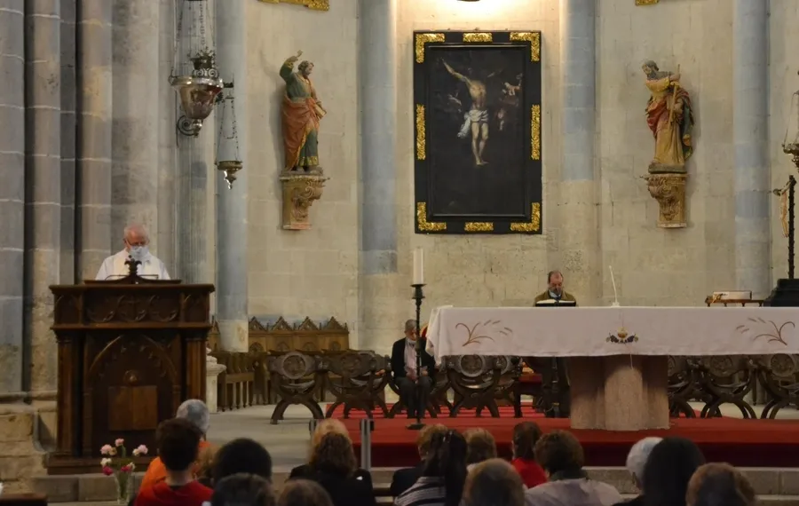 Foto 6 - El Arciprestazgo de Ciudad Rodrigo madruga para rezar el Rosario de la Aurora