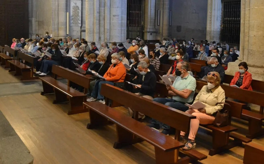 Foto 3 - El Arciprestazgo de Ciudad Rodrigo madruga para rezar el Rosario de la Aurora
