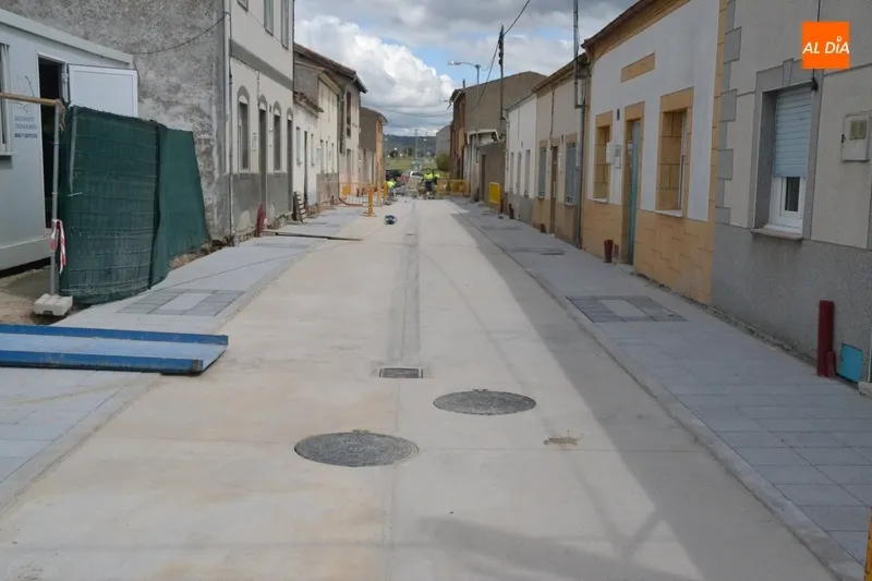 Foto 3 - El Equipo de Gobierno muestra su &ldquo;gran alegr&iacute;a&rdquo; por la urbanizaci&oacute;n de la calle Milano