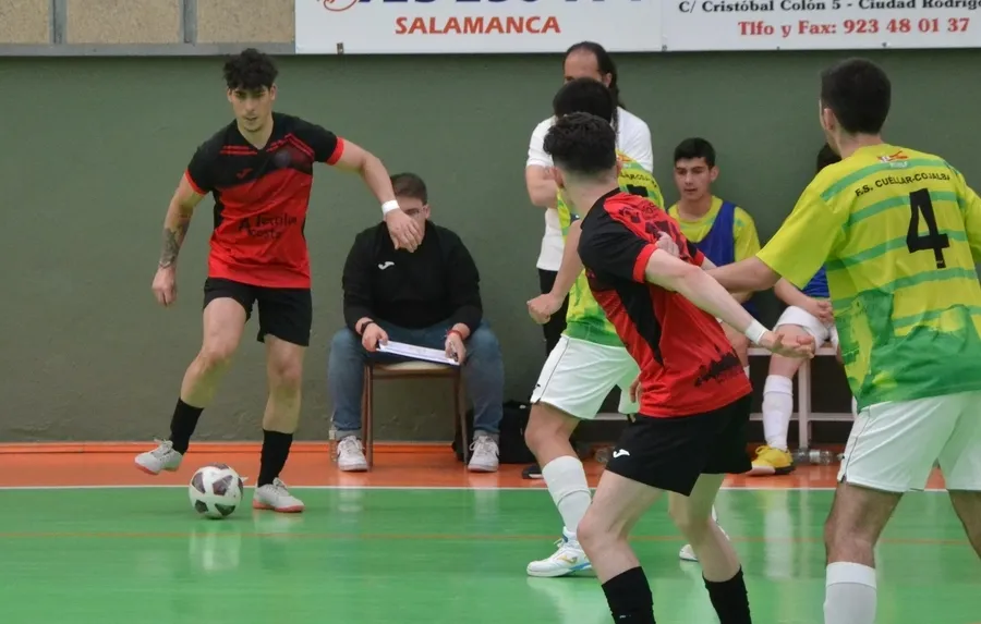 Foto 11 - El III Senior vive ante el Cu&eacute;llar un pl&aacute;cido partido que pudo tener much&iacute;simos m&aacute;s goles