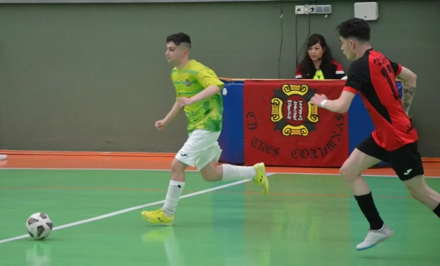 Foto 10 - El III Senior vive ante el Cu&eacute;llar un pl&aacute;cido partido que pudo tener much&iacute;simos m&aacute;s goles
