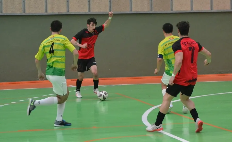 Foto 7 - El III Senior vive ante el Cu&eacute;llar un pl&aacute;cido partido que pudo tener much&iacute;simos m&aacute;s goles