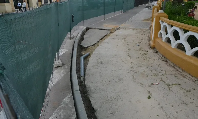 Foto 2 - El inicio de los pasos de cebra de la calle Laguna saldr&aacute; a ras de la calzada para ganar en seguridad