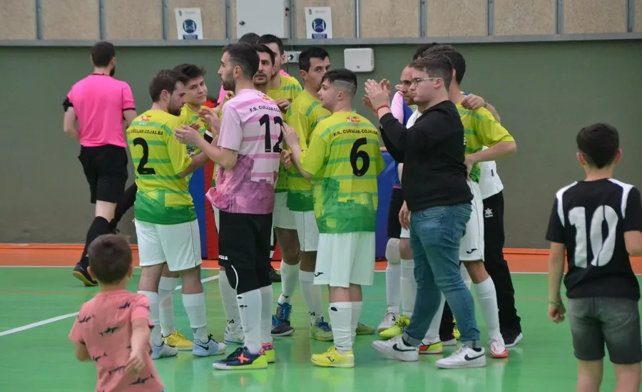 Foto 5 - El III Senior vive ante el Cu&eacute;llar un pl&aacute;cido partido que pudo tener much&iacute;simos m&aacute;s goles