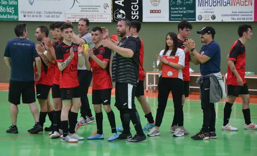 Foto 2 - El III Senior vive ante el Cu&eacute;llar un pl&aacute;cido partido que pudo tener much&iacute;simos m&aacute;s goles