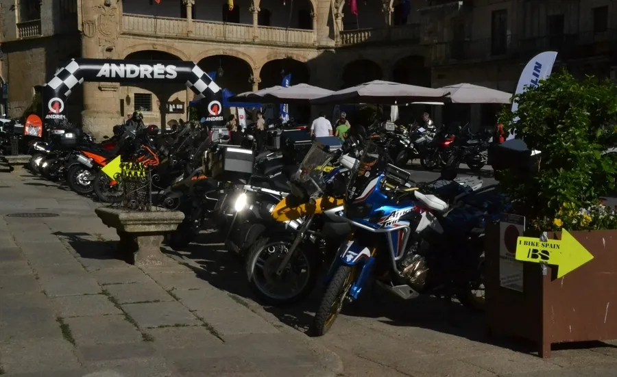 Foto 8 - Los moteros de la Salamanca Challenge recorren con mucho calor 500 kil&oacute;metros por el oeste provincial