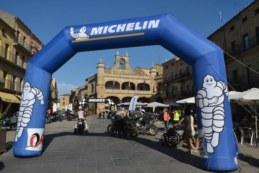 Foto 7 - Los moteros de la Salamanca Challenge recorren con mucho calor 500 kil&oacute;metros por el oeste provincial