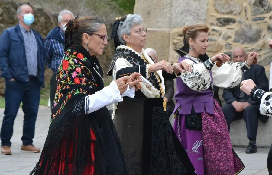Foto 11 - Saelices vive el momento m&aacute;s solemne de sus fiestas de la Santa Cruz