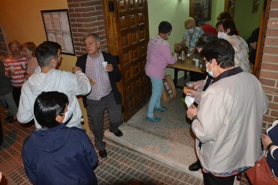 Foto 7 - La Virgen de F&aacute;tima retorna a las calles en una fant&aacute;stica velada