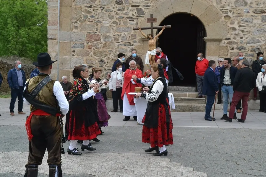 Foto 9 - Saelices vive el momento m&aacute;s solemne de sus fiestas de la Santa Cruz