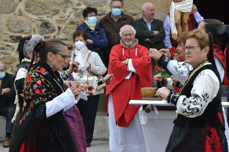 Foto 8 - Saelices vive el momento m&aacute;s solemne de sus fiestas de la Santa Cruz