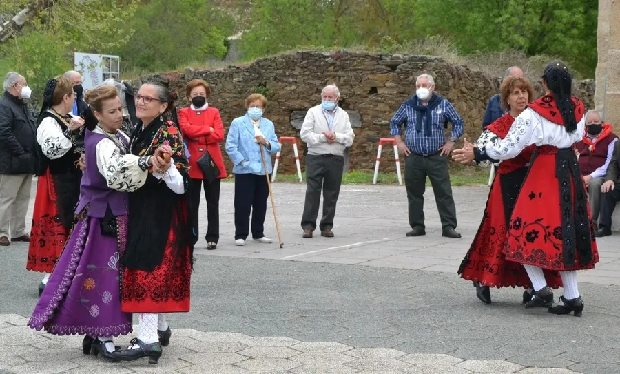 Foto 4 - Saelices vive el momento m&aacute;s solemne de sus fiestas de la Santa Cruz