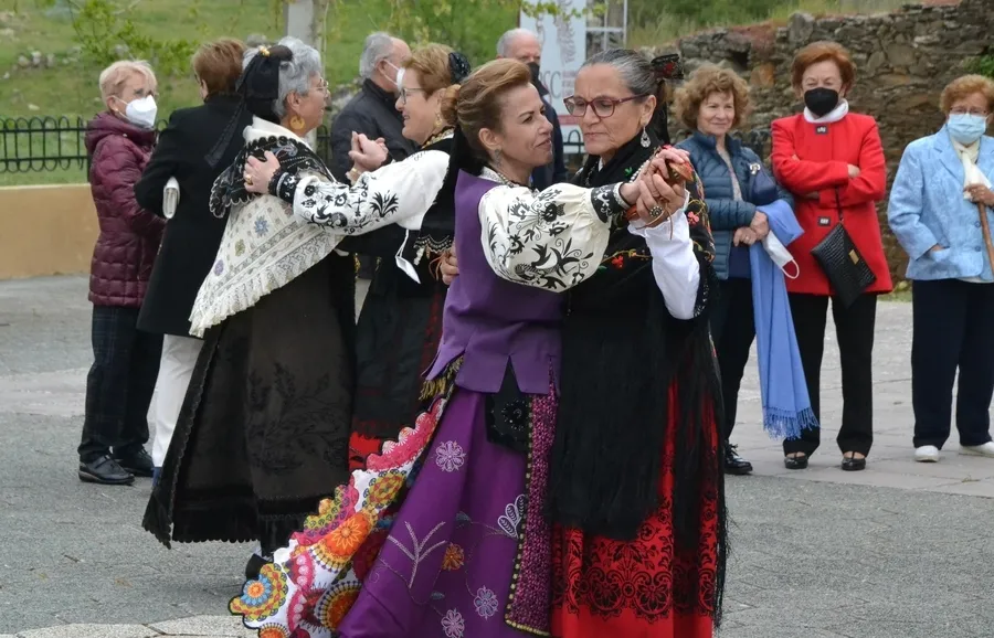 Foto 3 - Saelices vive el momento m&aacute;s solemne de sus fiestas de la Santa Cruz