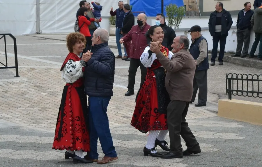 Foto 2 - Saelices vive el momento m&aacute;s solemne de sus fiestas de la Santa Cruz