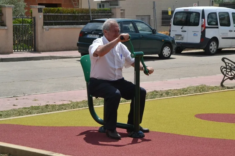 Foto 9 - Habilitado con una inversi&oacute;n de 12.500&euro; un nuevo parque infantil en la Pe&ntilde;a del Sastre