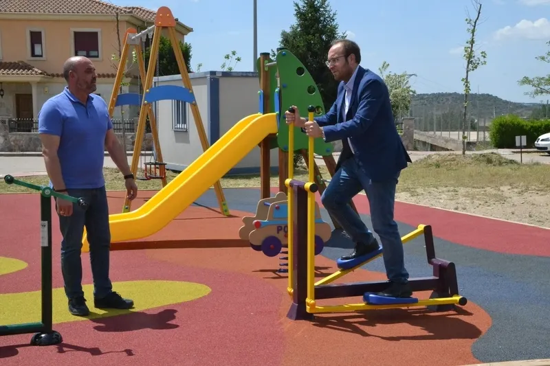 Foto 6 - Habilitado con una inversi&oacute;n de 12.500&euro; un nuevo parque infantil en la Pe&ntilde;a del Sastre