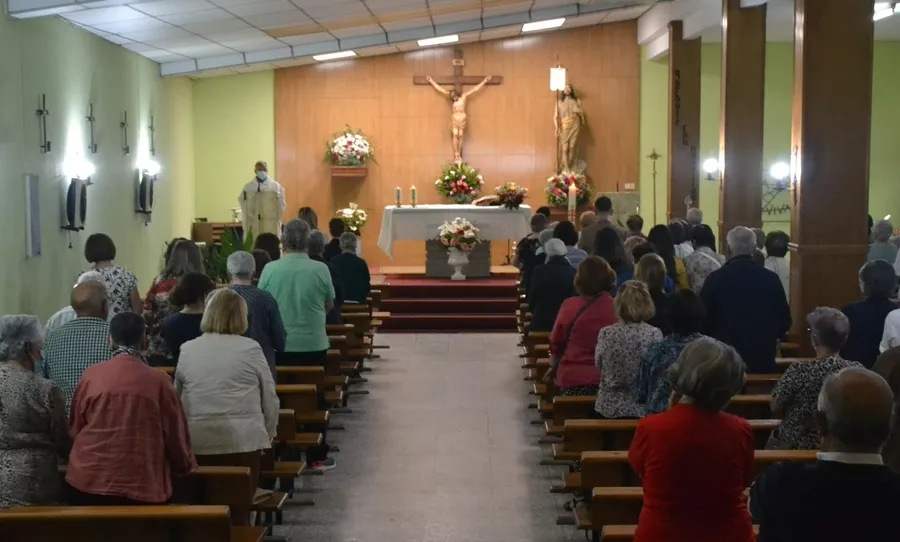 Foto 2 - D&iacute;a grande en la Parroquia de F&aacute;tima celebrando la festividad de su Virgen