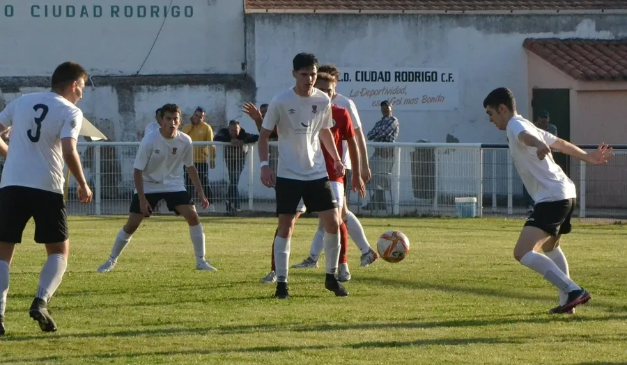 Foto 11 - #M [14|15 MAY] La victoria del Benjam&iacute;n del III Columnas abre el &uacute;ltimo finde deportivo en Mir&oacute;briga