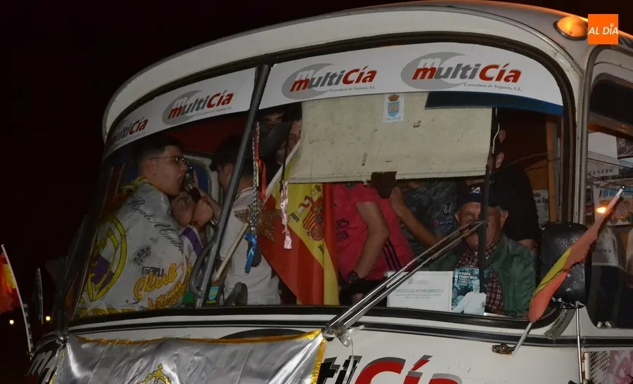 Foto 5 - La buena temperatura favorece una amplia celebraci&oacute;n callejera de la Champions del Madrid