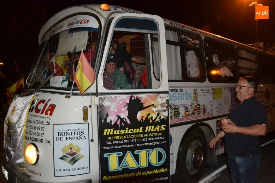 Foto 4 - La buena temperatura favorece una amplia celebraci&oacute;n callejera de la Champions del Madrid