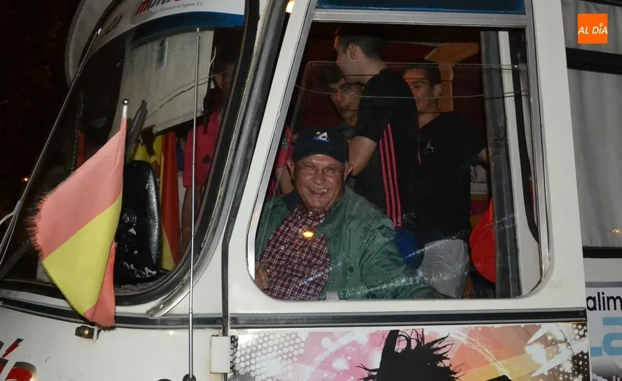 Foto 3 - La buena temperatura favorece una amplia celebraci&oacute;n callejera de la Champions del Madrid