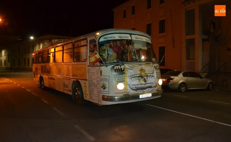 Foto 2 - La buena temperatura favorece una amplia celebraci&oacute;n callejera de la Champions del Madrid