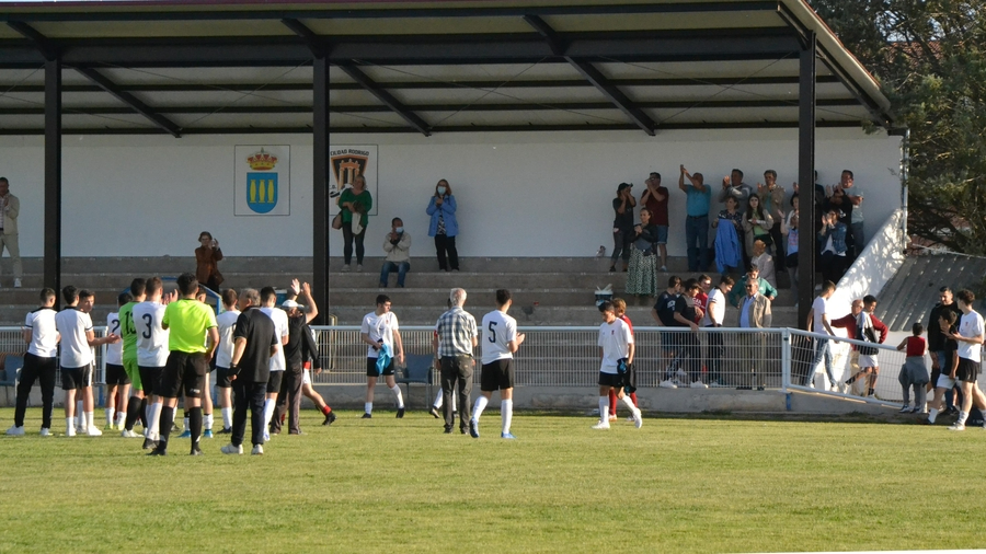 Foto 4 - #M [14|15 MAY] La victoria del Benjamín del III Columnas abre el último finde deportivo en Miróbriga