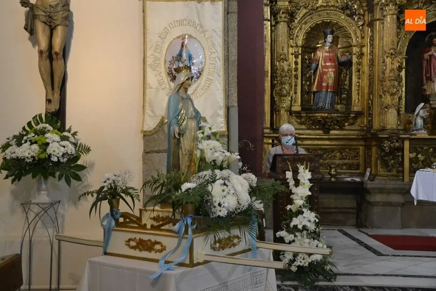 Foto 7 - Concurrido estreno de la procesi&oacute;n callejera de la Virgen de la Medalla Milagrosa