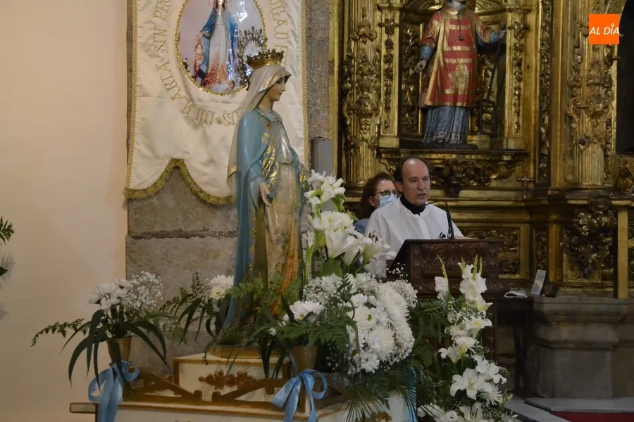Foto 6 - Concurrido estreno de la procesi&oacute;n callejera de la Virgen de la Medalla Milagrosa