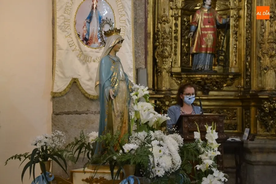 Foto 5 - Concurrido estreno de la procesi&oacute;n callejera de la Virgen de la Medalla Milagrosa