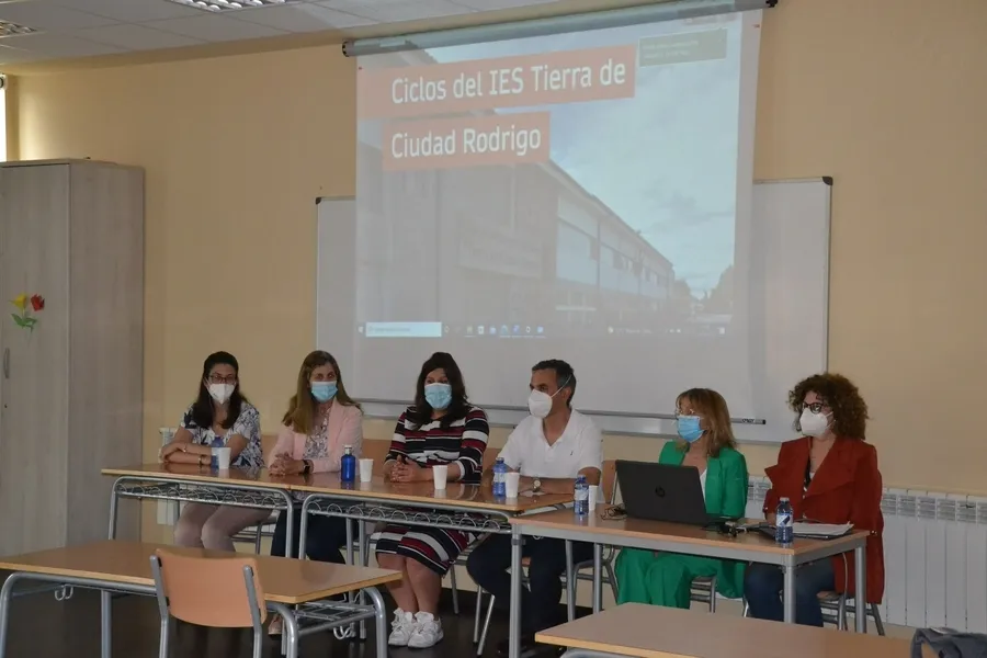 Foto 5 - Los IES mirobrigenses resaltan el gran futuro de los estudios de Formaci&oacute;n Profesional