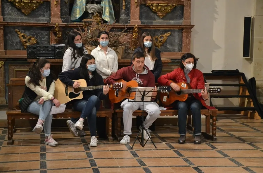 Foto 7 - Una Vigilia pone el broche a las &lsquo;12 Horas de Oraci&oacute;n por las Vocaciones&rsquo;