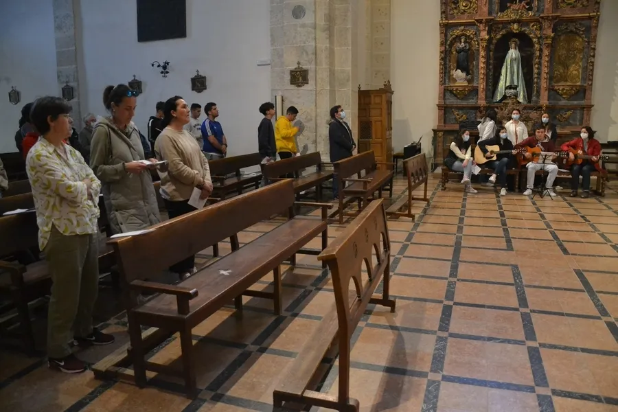 Foto 5 - Una Vigilia pone el broche a las &lsquo;12 Horas de Oraci&oacute;n por las Vocaciones&rsquo;