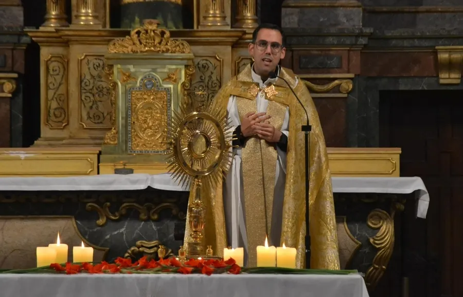 Foto 3 - Una Vigilia pone el broche a las &lsquo;12 Horas de Oraci&oacute;n por las Vocaciones&rsquo;