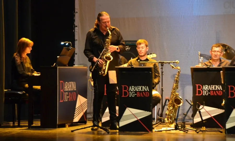 Foto 10 - &lsquo;Llegaron de noche&rsquo; se corona como gran triunfadora en una velada animada por la Barahona Big Band