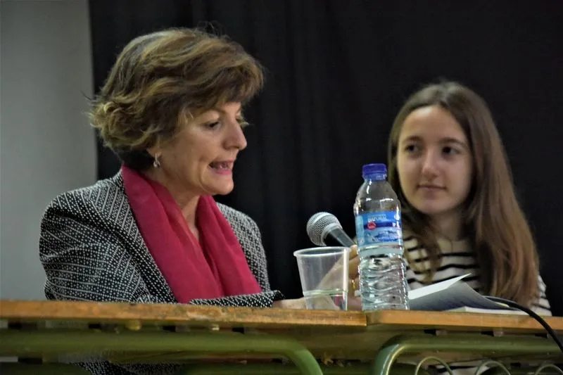La poeta María Ángeles Pérez, en el IES Mateo Hernández