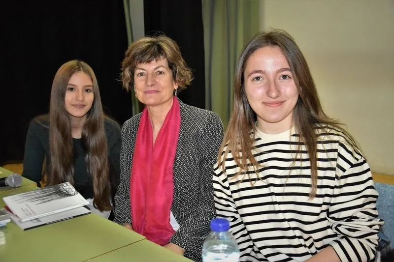 La poeta María Ángeles Pérez, en el IES Mateo Hernández