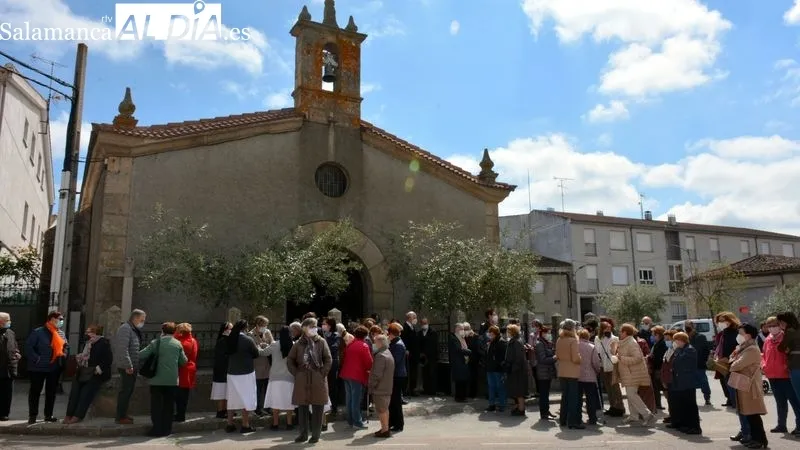 La imagen del Manso Cordero fue llevada en procesión desde su ermita al paraje de la Peña Gorda