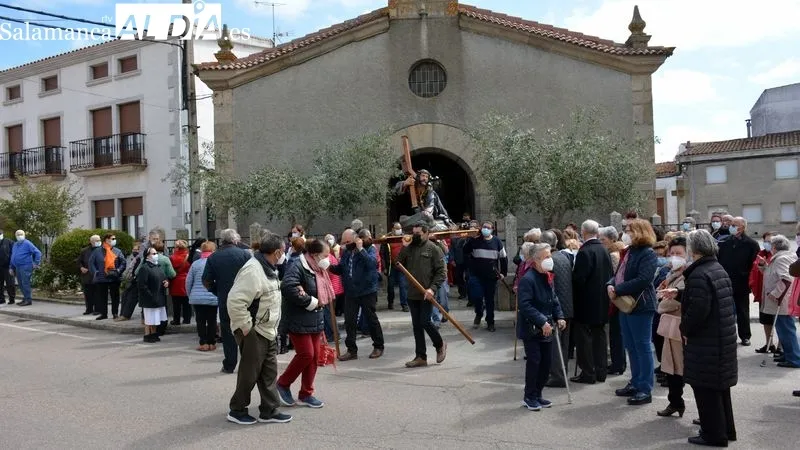 La imagen del Manso Cordero fue llevada en procesión desde su ermita al paraje de la Peña Gorda