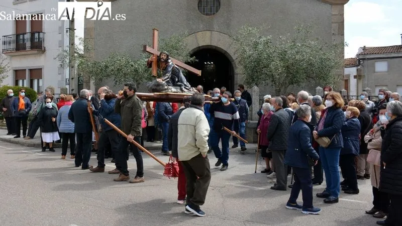 La imagen del Manso Cordero fue llevada en procesión desde su ermita al paraje de la Peña Gorda