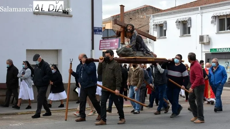 La imagen del Manso Cordero fue llevada en procesión desde su ermita al paraje de la Peña Gorda