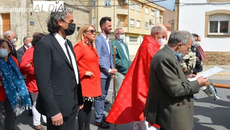 La imagen del Manso Cordero fue llevada en procesión desde su ermita al paraje de la Peña Gorda