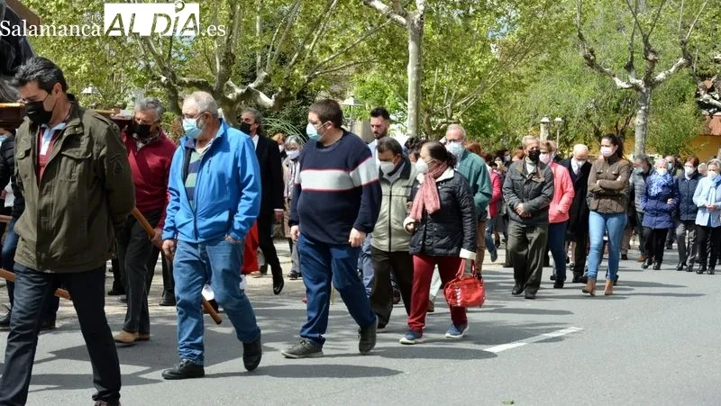 La imagen del Manso Cordero fue llevada en procesión desde su ermita al paraje de la Peña Gorda