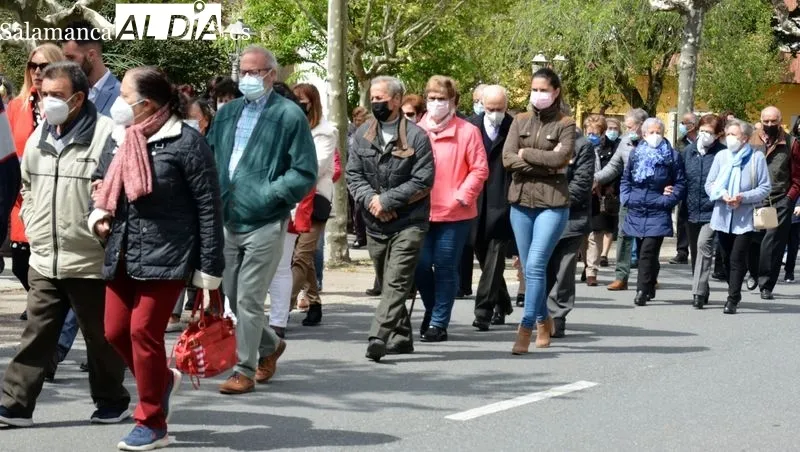 La imagen del Manso Cordero fue llevada en procesión desde su ermita al paraje de la Peña Gorda